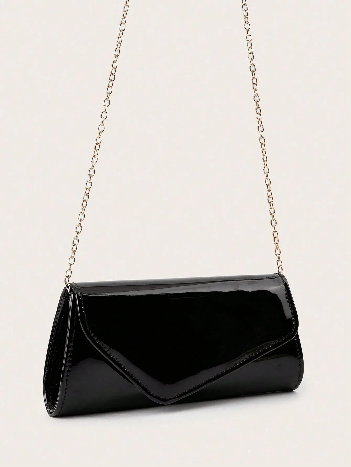 Elegant solid color clutches, romantic textured handbags and shoulder crossbody bags are suitable for office workers to commute.