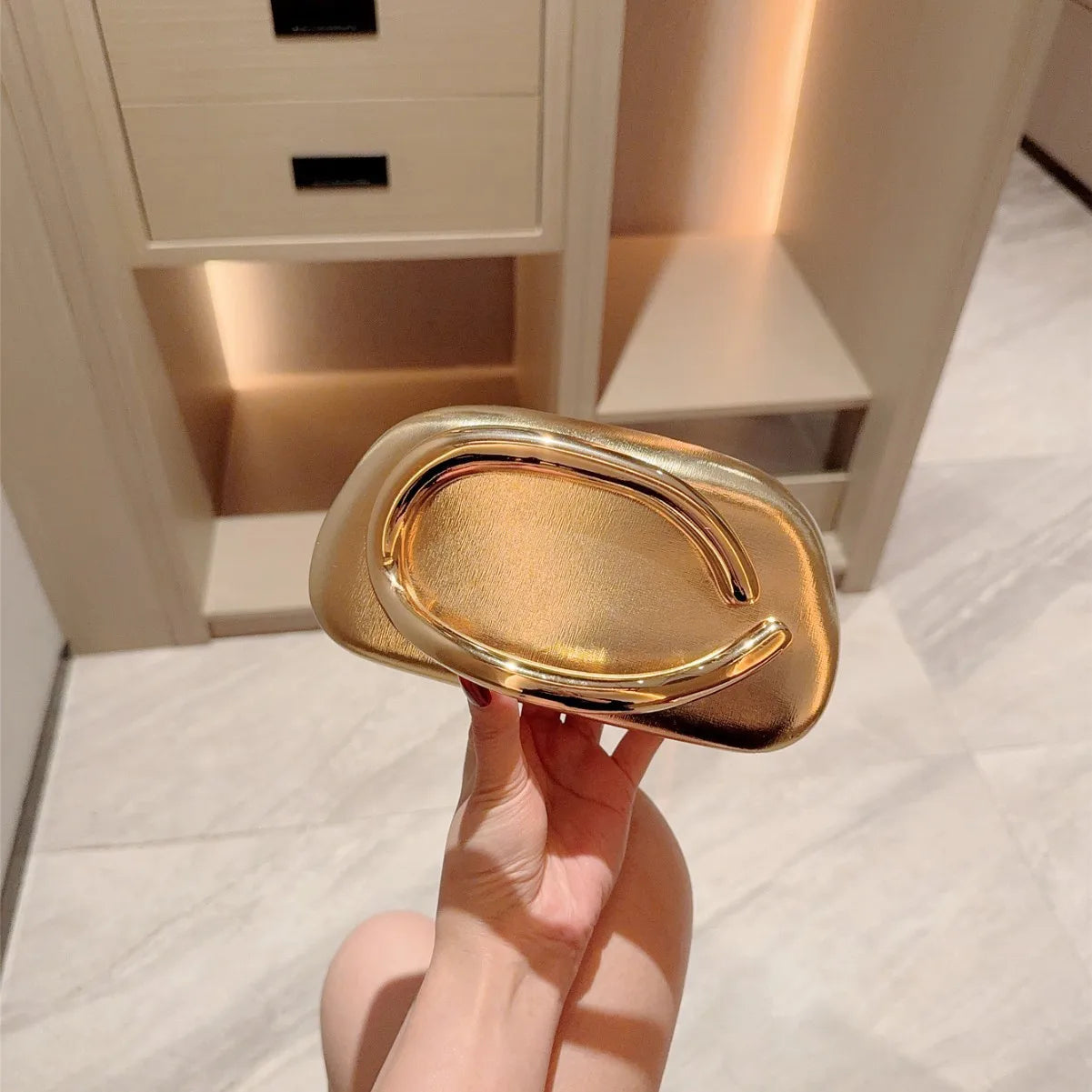Metallic Closure Evening Clutch
